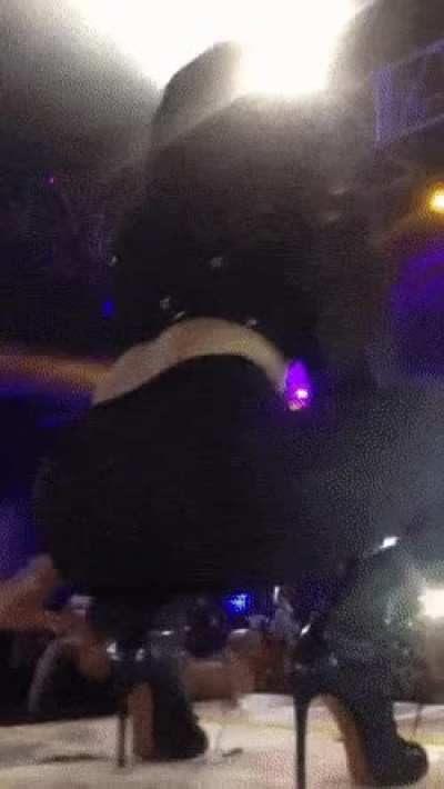 Fan Grabs a Handful of Nicki’s Ass