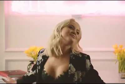 She makes me so damn horny🤤