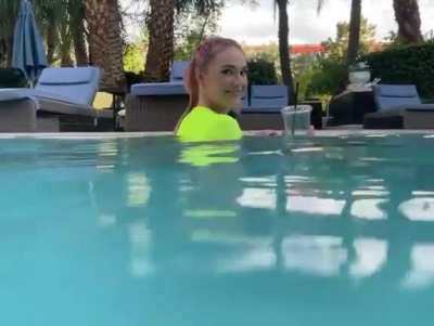 Siri, underwater booty shake.