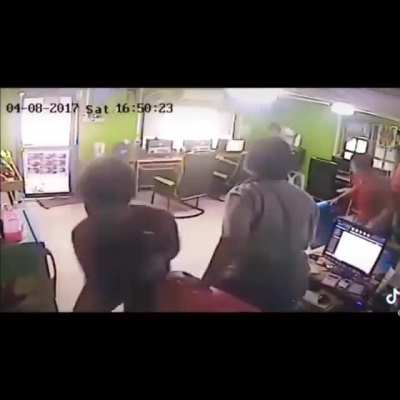 Snake enters net cafe