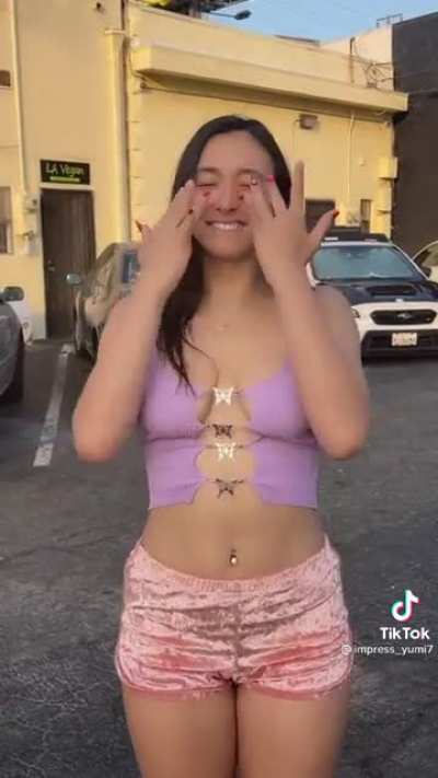 This chick is pretty hot