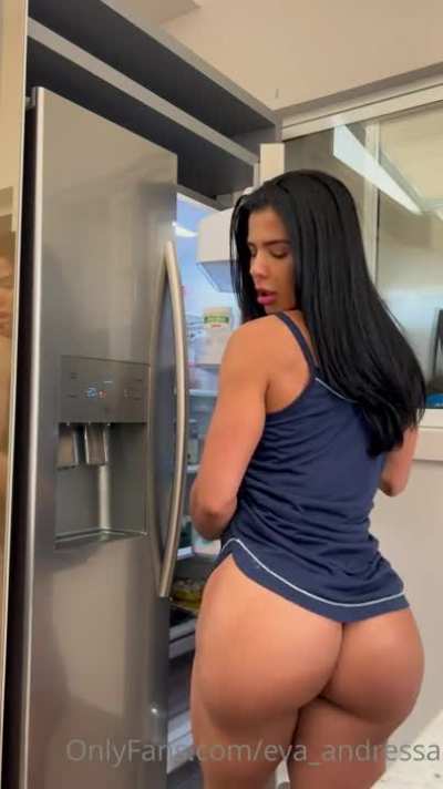 She owns my heart 🍑🤤