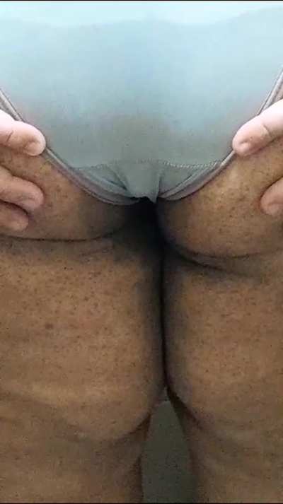 Eating now (f)