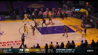 [Highlight] LeBron James threads the needle to Alex Caruso as Andrew Wiggins falls asleep: