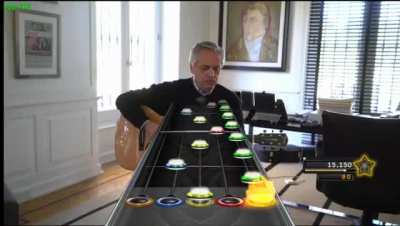 Vi que Albert y el Guitar Hero están yendo de la mano.
