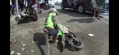 Jaja un mono en moto