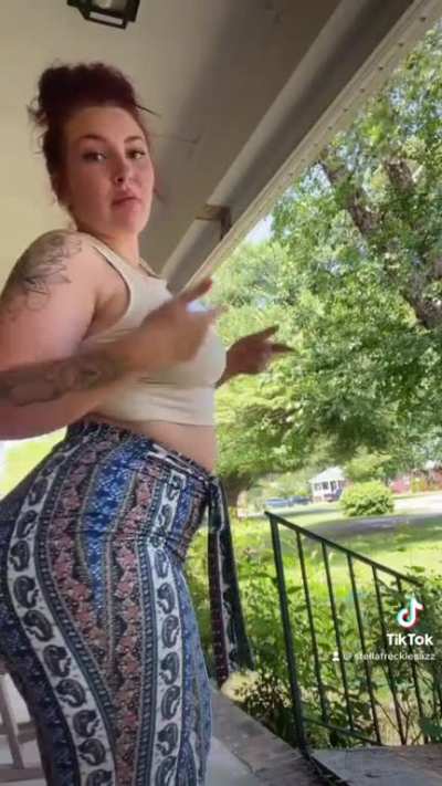 Lucky ass neighbors ð­ð<wbr>­ð<wbr>ð<wbr>