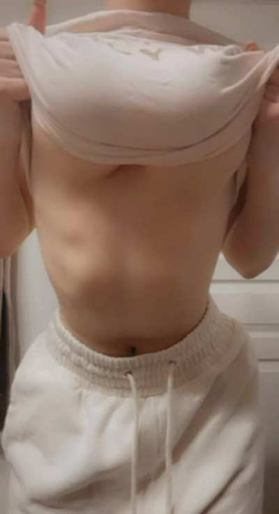 Do you like how these natural DDD’s sit on my tiny waist & 5’1 frame?
