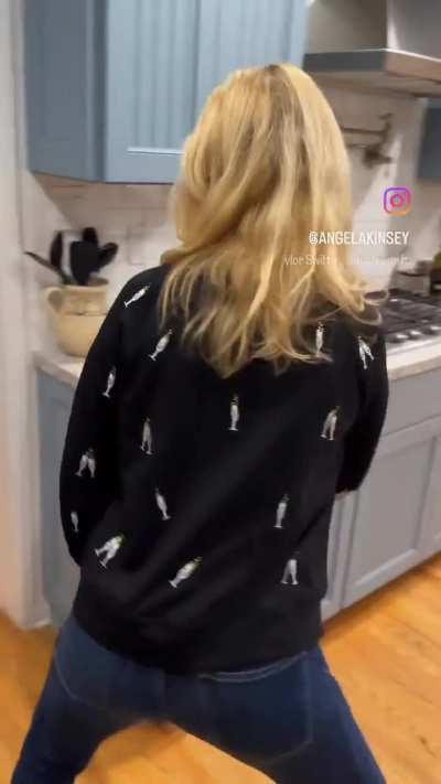 Angela Kinsey