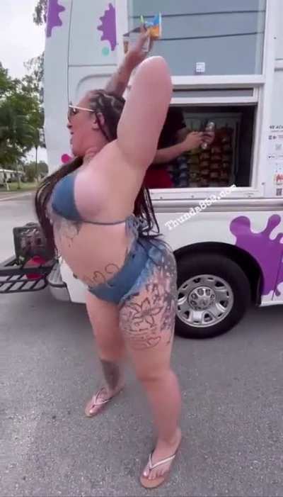 Ice cream truck🍦