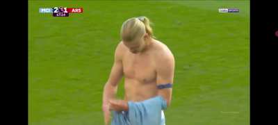 Earling Haaland V-line