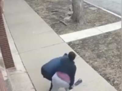 Guy tries to rob an off duty female officer in Chicago and pays the Price