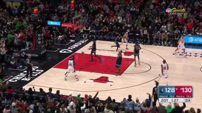 [Highlight] 45 points for Derozan as he hits the tough turnaround fadeaway