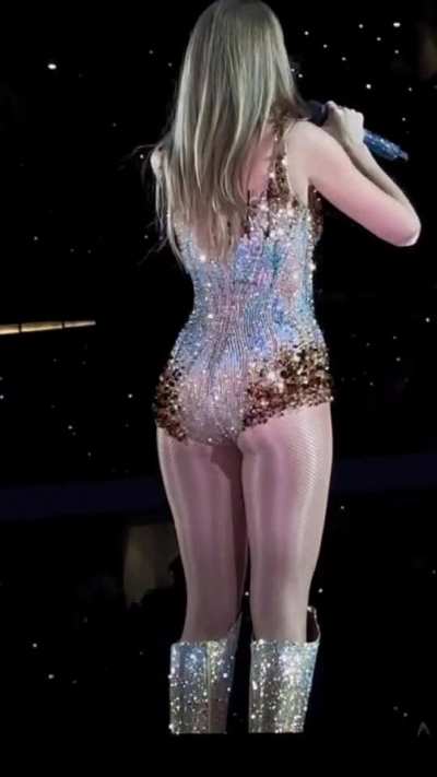 I am absolutely in love with this woman and her body. I can’t even begin to describe how she makes me feel