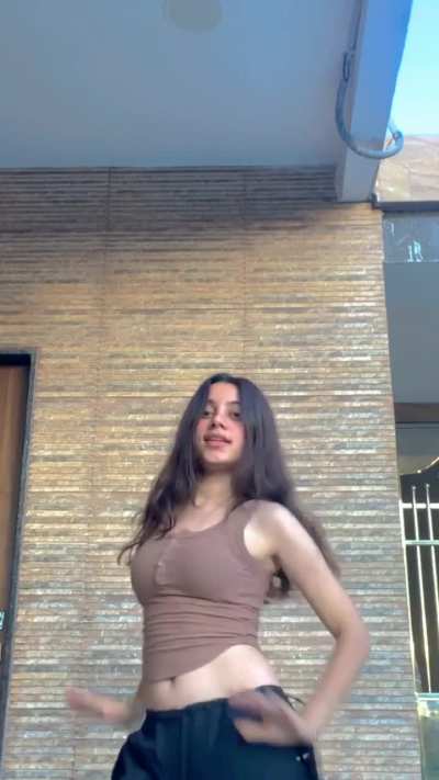 Sanjj2308 wanna be her yaar and taste her pits