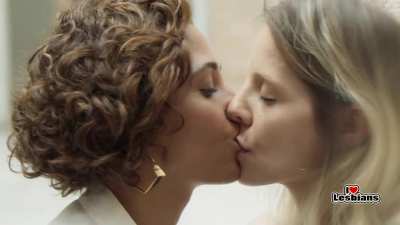 Camila Pitanga & Elisa Volpatto (Aruanas - s02e02)