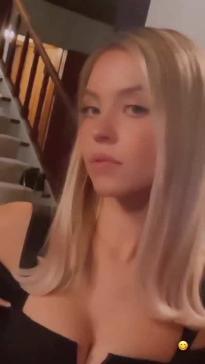 Busty & blonde