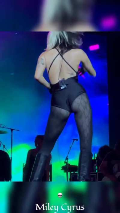 Miley Cyrus / I definitely have an #Anal fetish for Miley. It's not big, but those cheeks are toned and that ass sure is tight! 🏆