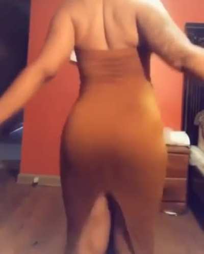 👸🏽