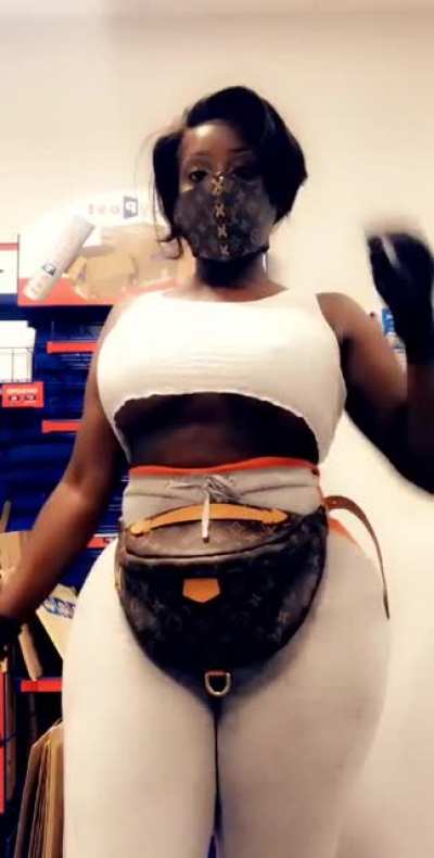 One of the first African vixen 🔥😍