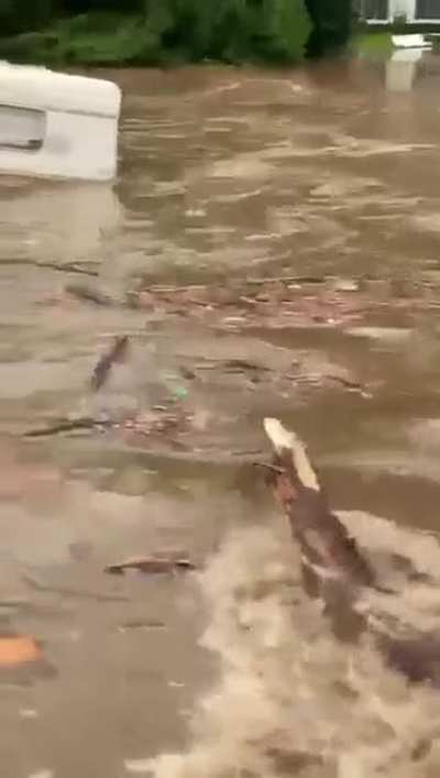 Hochwasser am Wupperhof in Solingen mit Besuch vom Campingplatz Glüder