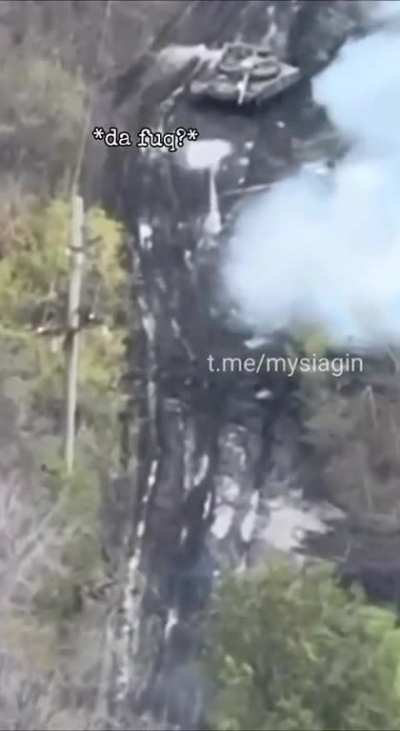 Russian tank is destroyed with NLAW from an ambush