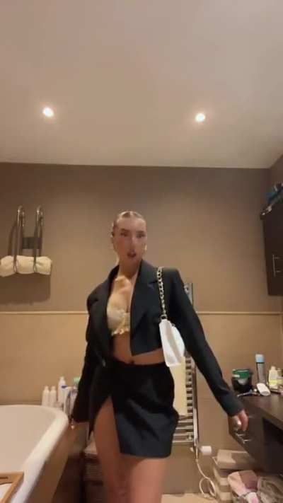 @sophieweller_