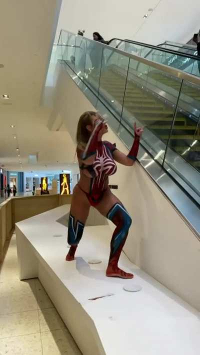 Weirdo Bimbo
