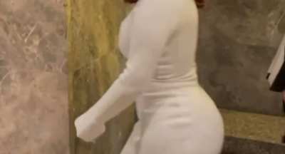Cardi flaunting that big ass