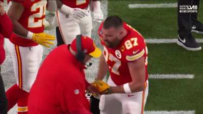 [Highlight] Travis Kelce upset at Andy Reid on the sideline