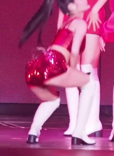 HIRAI MOMO
