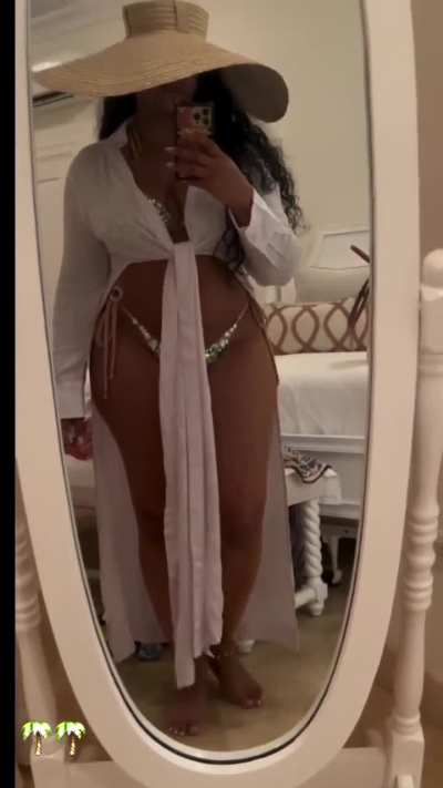 Selfie bikini video | from IG story 10.20.2025