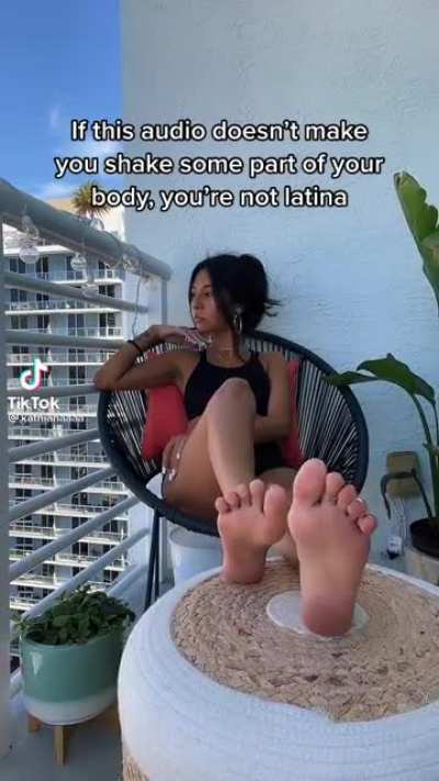 with the white toes😋