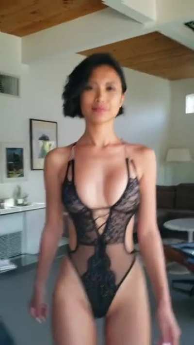 She’s a whore. I love it. Ba da da da da da ji. Ni na na na na