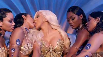 Cardi B Kissing 2 baddies