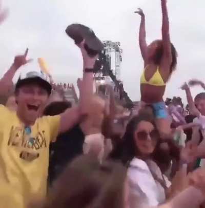 too bad we can’t go to concerts anymore 😓 this was a blast 😸🔥💯
