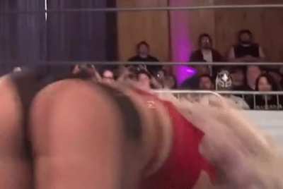Camera man bet in.