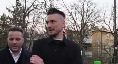 Deák Dani moderátora azon röhög, hogy fél év alatt 200 ezer embert tiltott le a pénisz-szakértő FB oldaláról😀