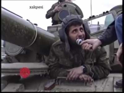 Albert Aqarunov , Yahudi Azerbaijan kahramanı . Buda gösteriyor ki bir insanın vatanını sevmesi için ne Türk ne Müslüman olması gerekmediğini gösteriyor . Şunu şöyleyecek bir siyasetçi arıyorum 