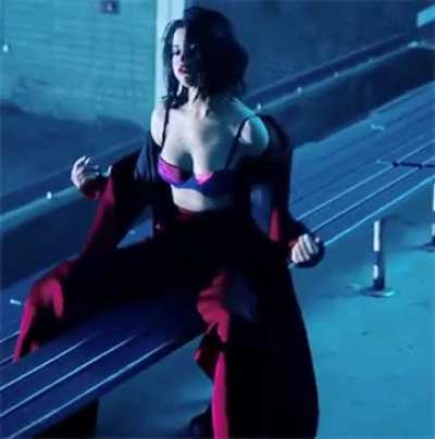 Hot looking selena 
