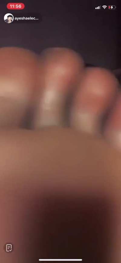 Close up soles and countdown (ayeshae)