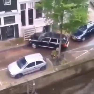 Ayudenme, no se que le paso a mi auto, no lo encuentro