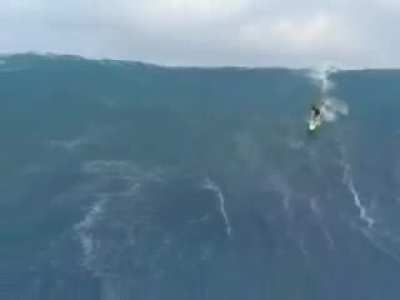 Surfing 80ft wave in teahpoo