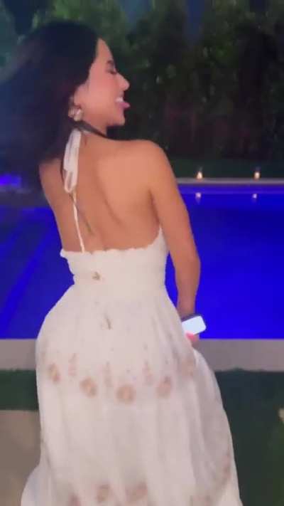 Becky twerking poolside