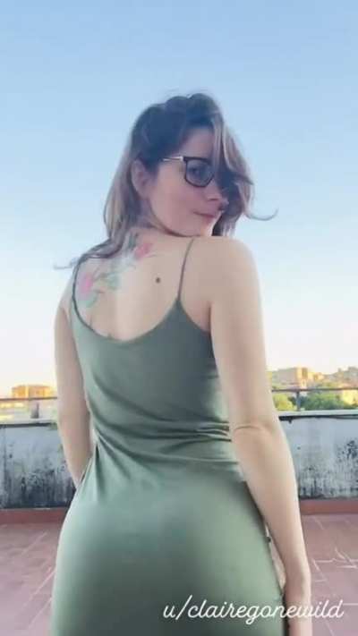 I hope I can put a smile on your face and a boner in your pants with this GIF! Let me know if I did succeed? 😏