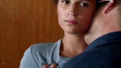 Alicia Vikander scène Pure
