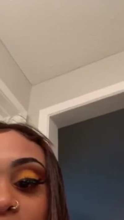 Cutie shaking Ass