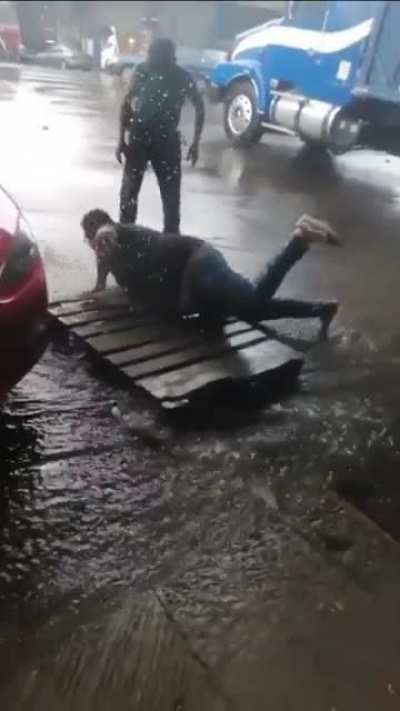 Se cae Franco Escamilla !