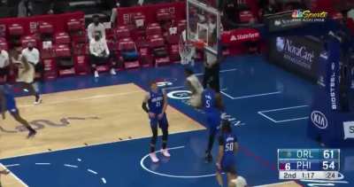 [Highlight] Tyrese Maxey freezes Mo Bamba and drives in for the layup to give him 24 at the end of first half (on 10/11 from the field)