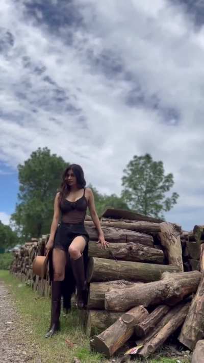 Mouni Roy 